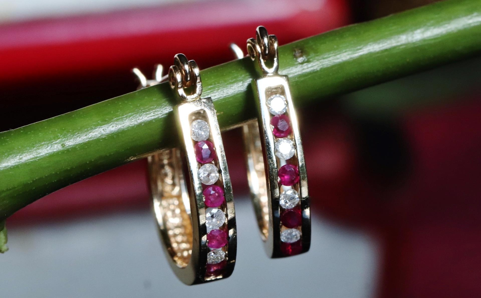 10k yellow gold earrings 0.27ct natural, treated ruby diamond hoop 2.20gr N3634