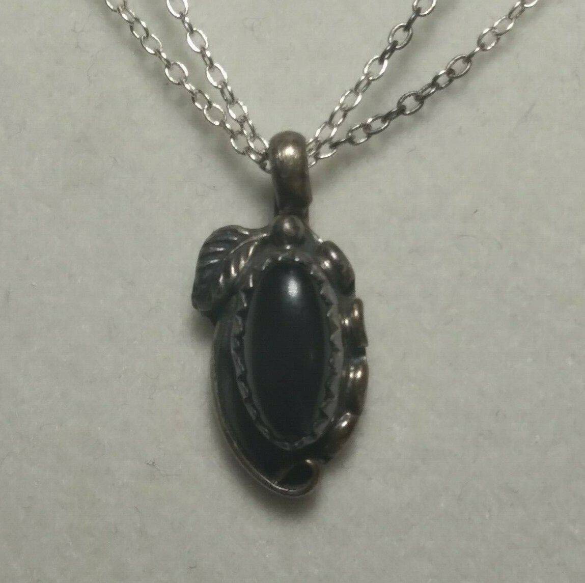 VINTAGE HANDMADE (SC) SHARON CISCO NAVAJO PENDANT ON 18″ 925 DOUBLE BAND CHAIN