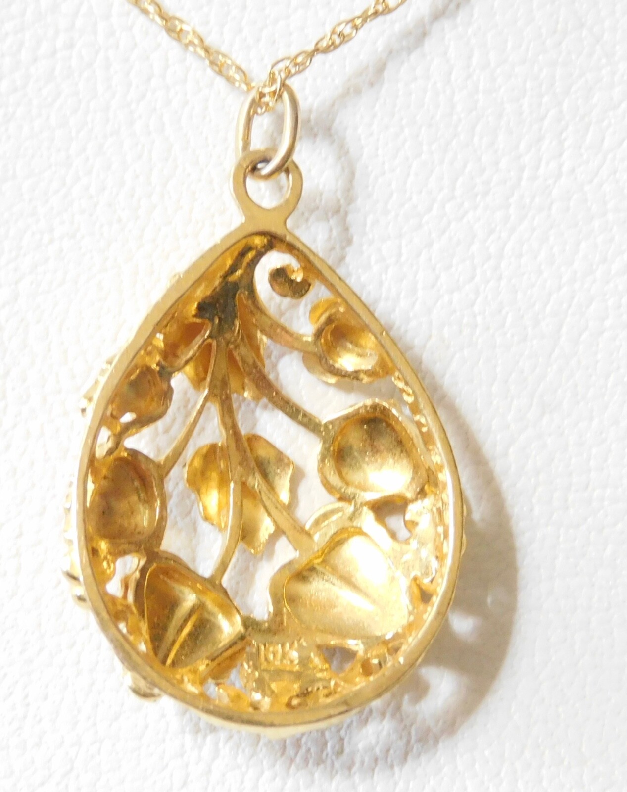 Black Hills Gold 10k Landstrom’s Multiple Leaves Teardrop Pendant Necklace
