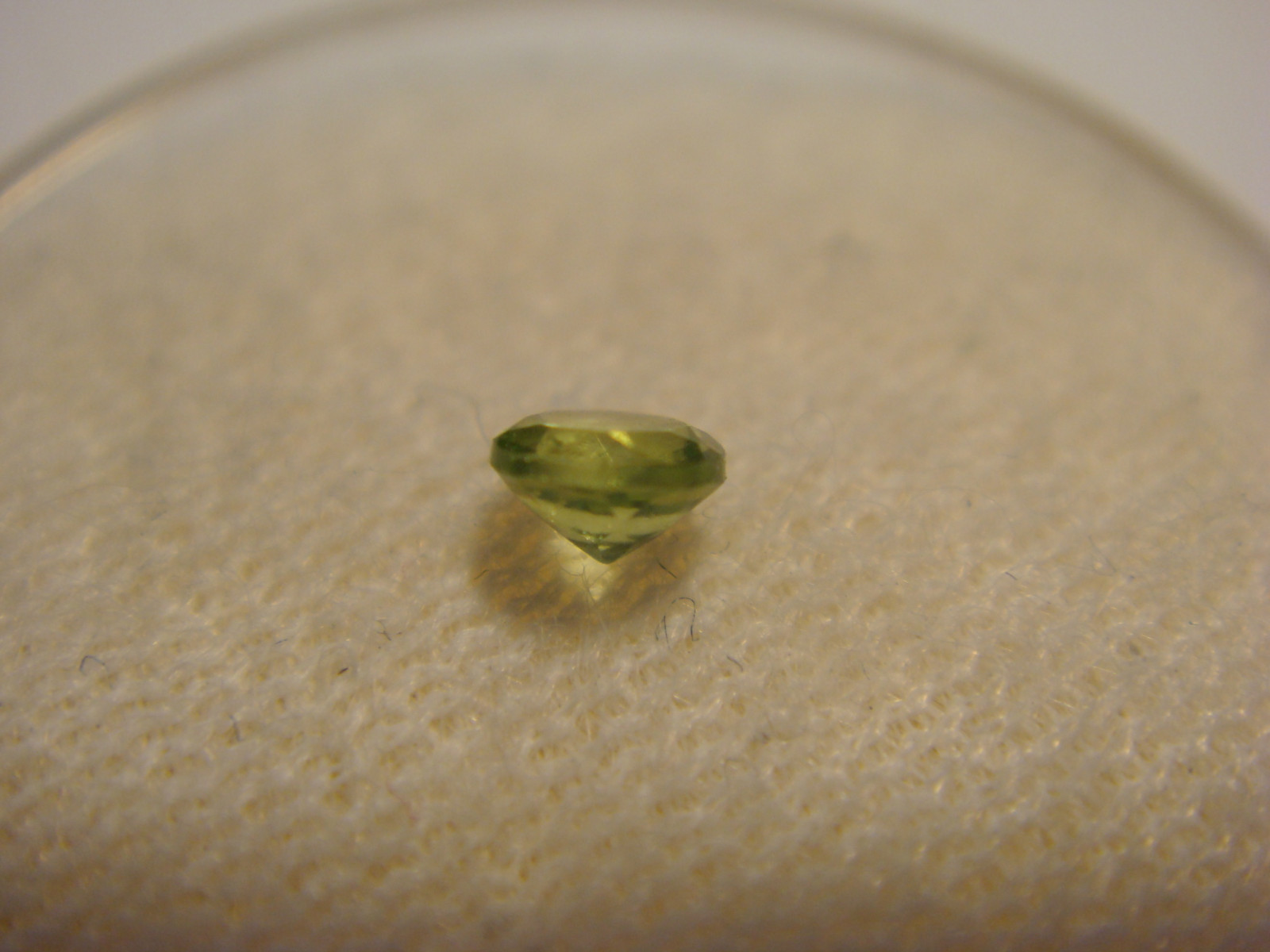 Peridot Round Cut 3mm Gemstone 0.10 Carats Natural Gem