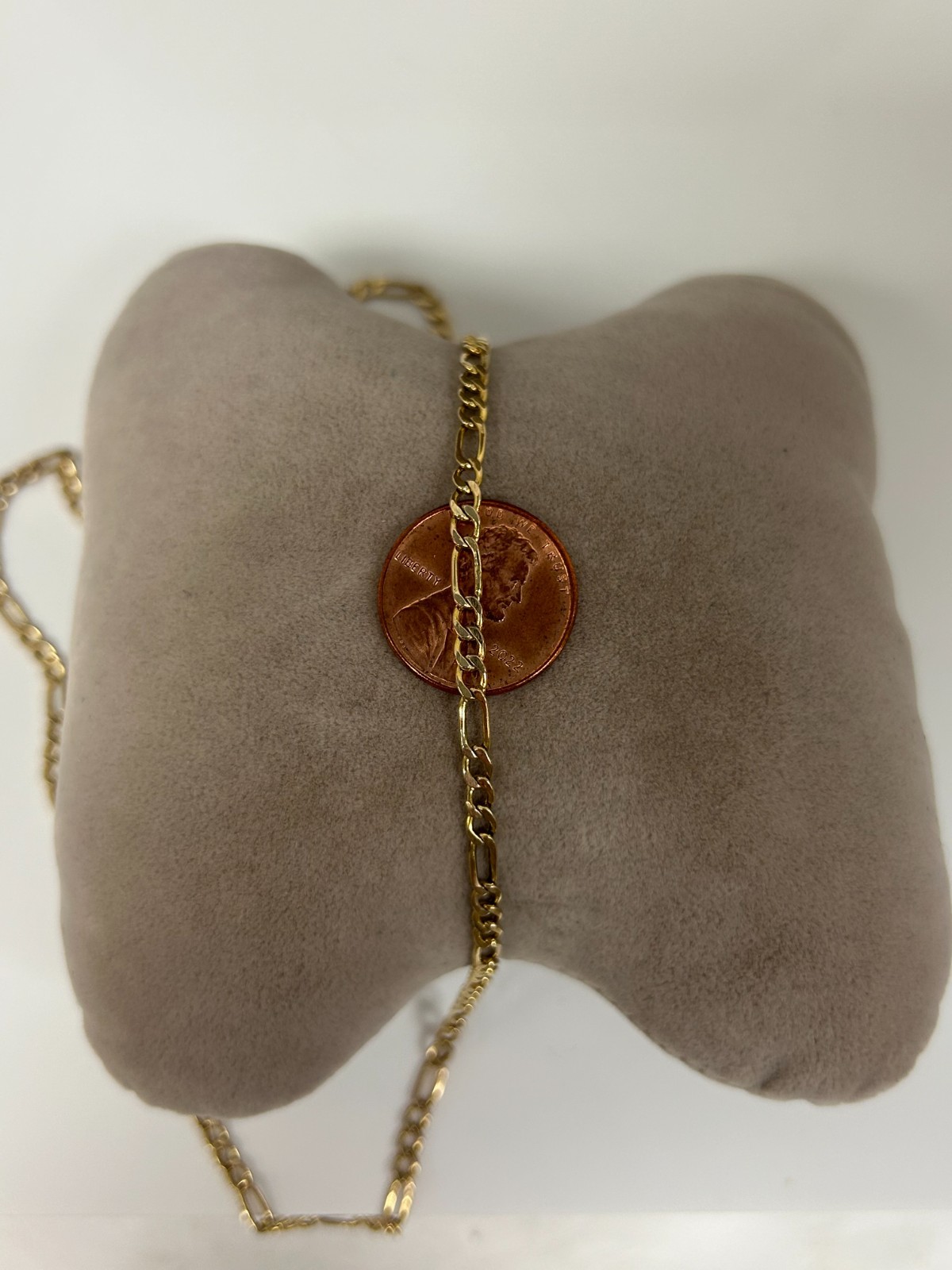 LOVELY 10K YELLOW GOLD 3 mm FIGARO CHAIN 19″