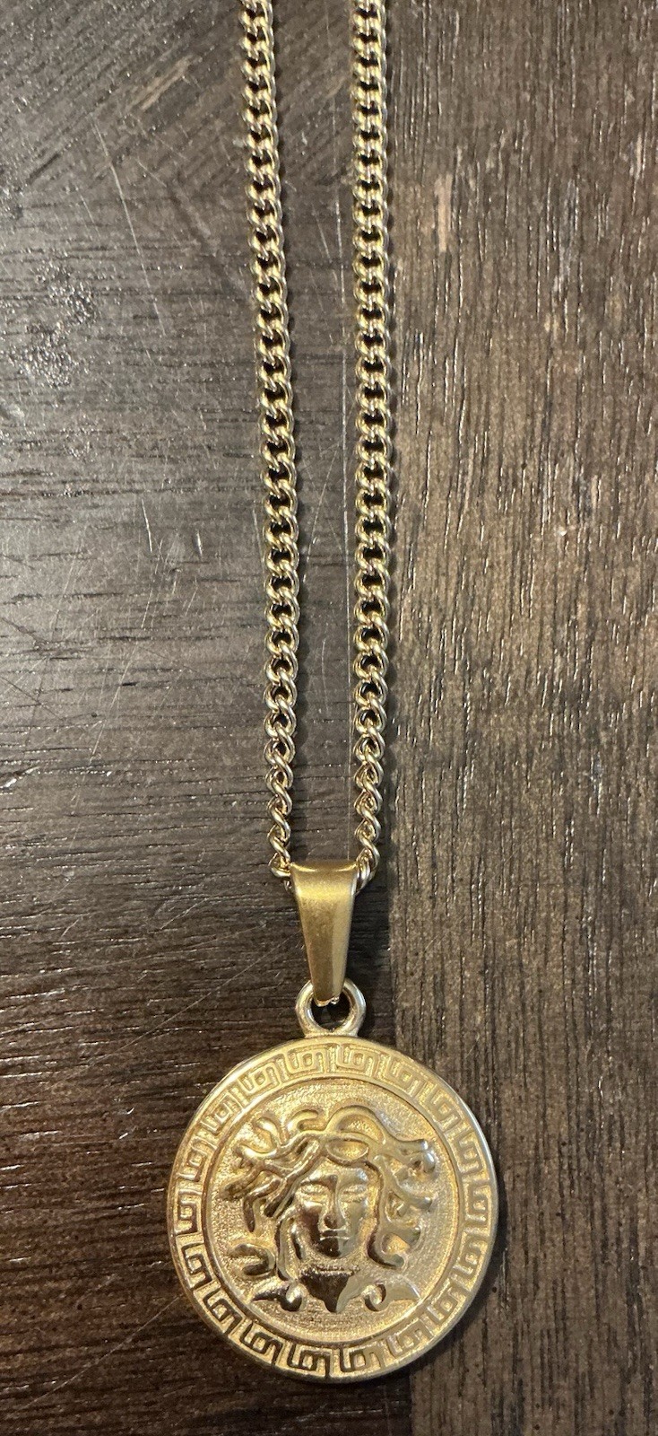 Reign Chains Medusa Pendant Cuban Link Necklace PVD-Sealed Gold-Plated Steel