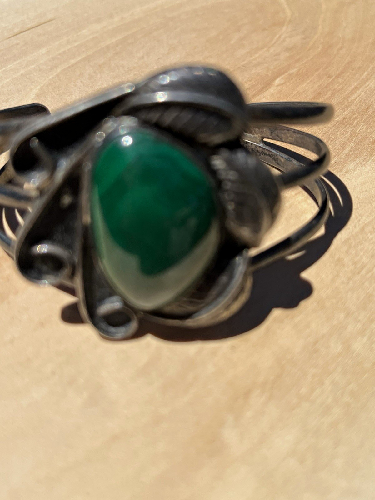 Vintage 925 Sterling cuff bracelet withGreen Malachite Cabochon, Bezel Set, Leaf