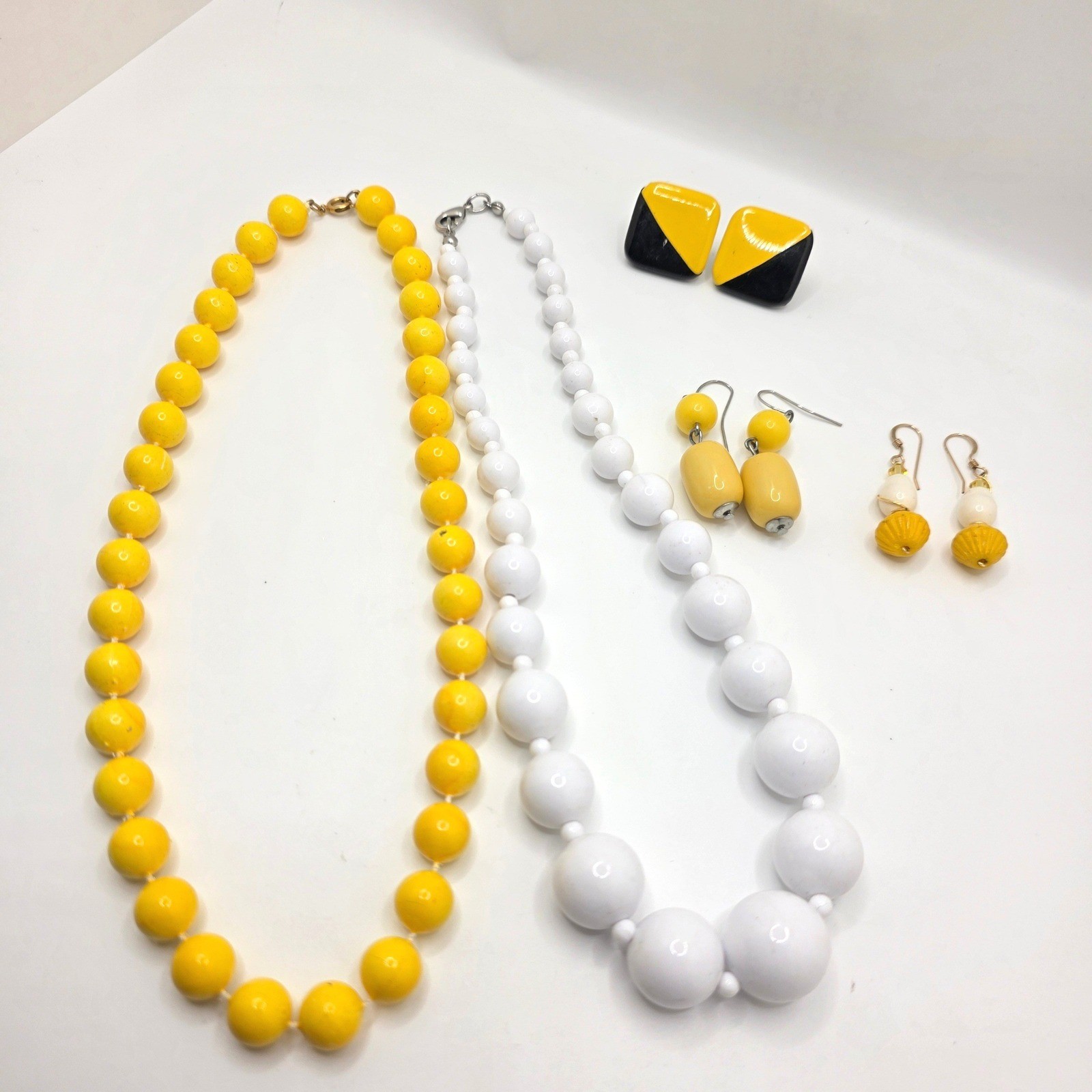Vintage 1960s Mod Yellow White Black Beaded Necklace Earring 5pc Jewelry Lot