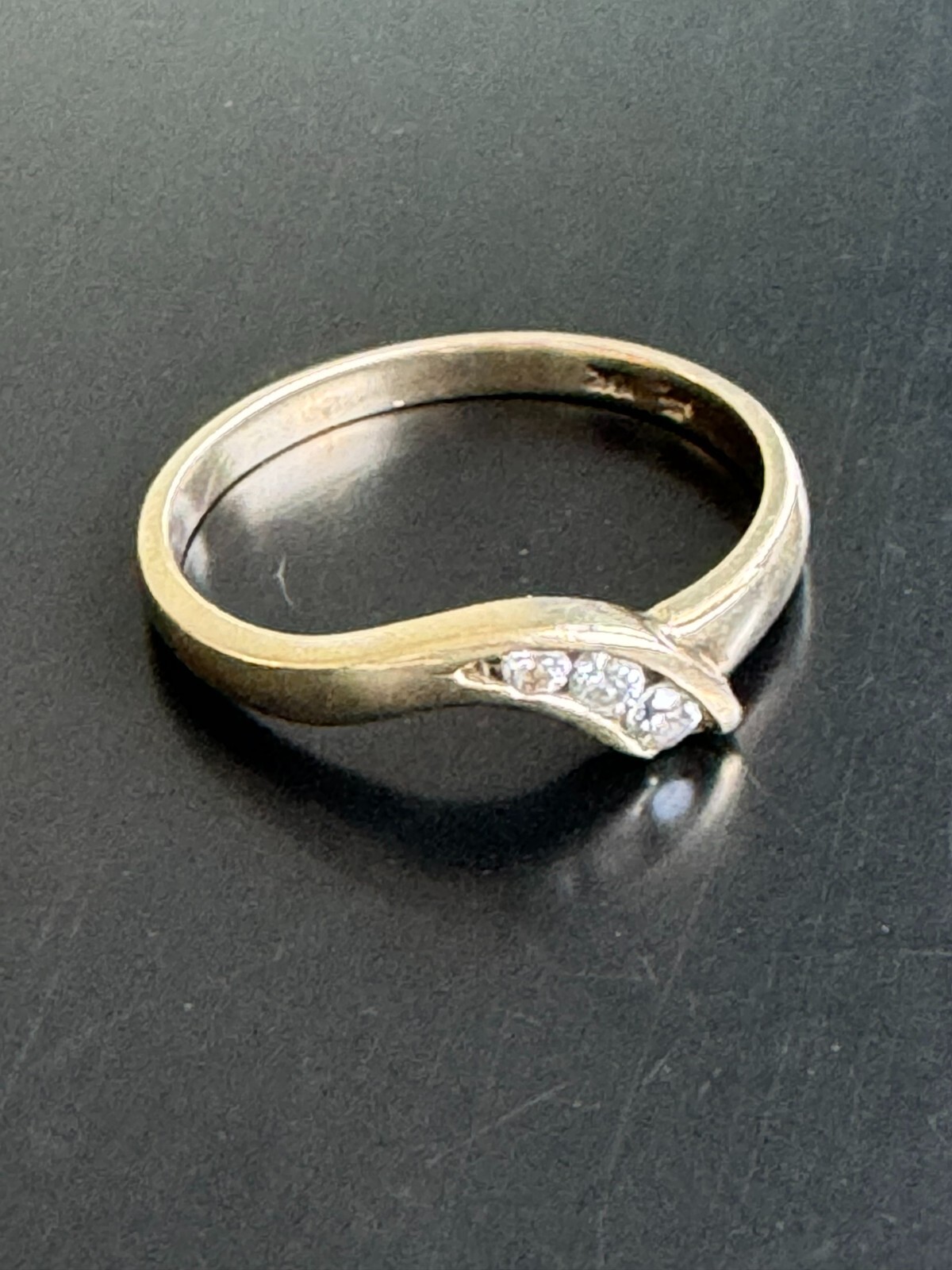 1OK YELLOW GOLD AND COLORLESS GEMS RING SIZE 7