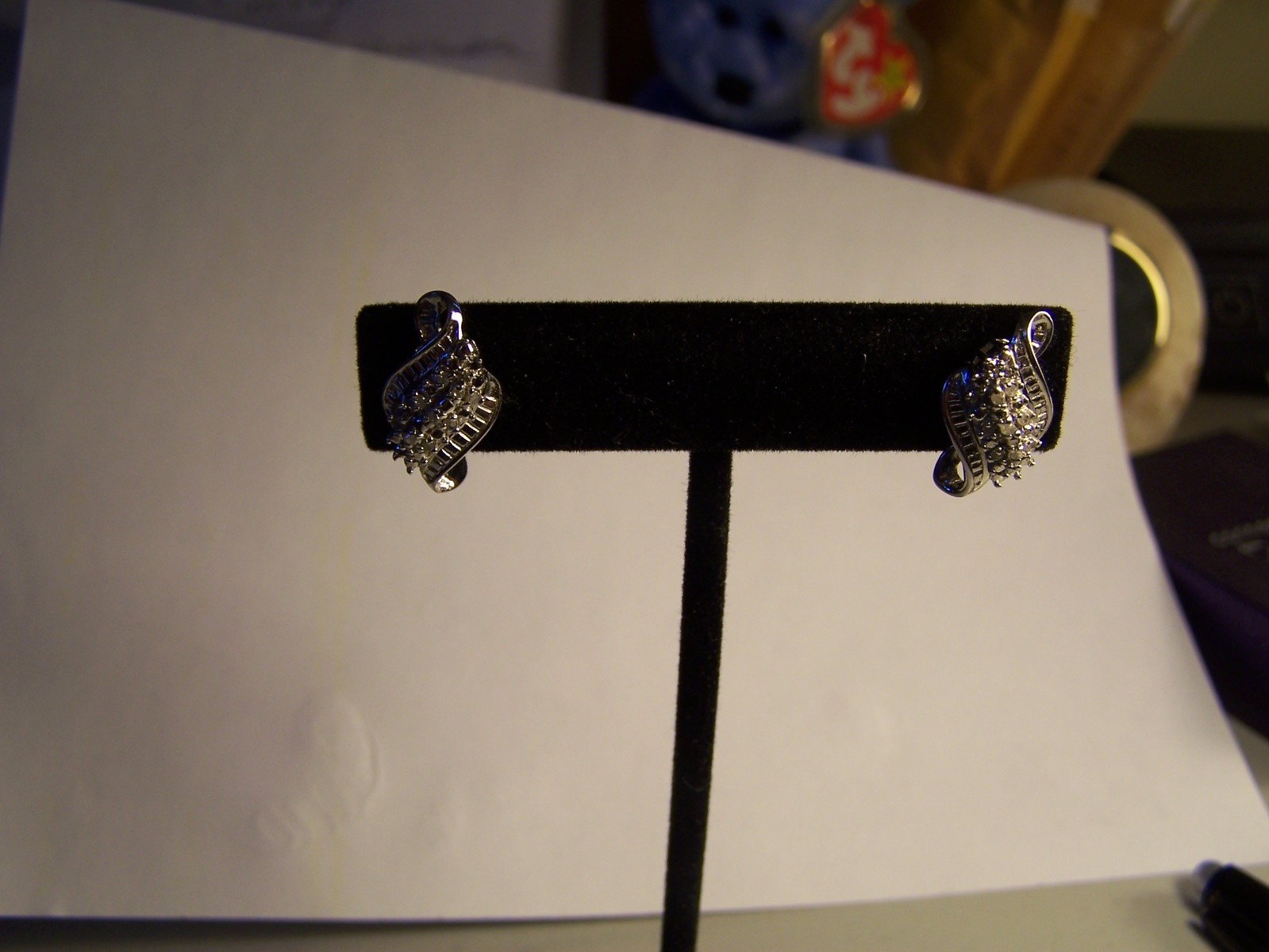 ZALES/KAY’S DESIGNER 27 DIAMOND STERLING SILVER PENDAT,CHAIN & MATCHING EARRINGS