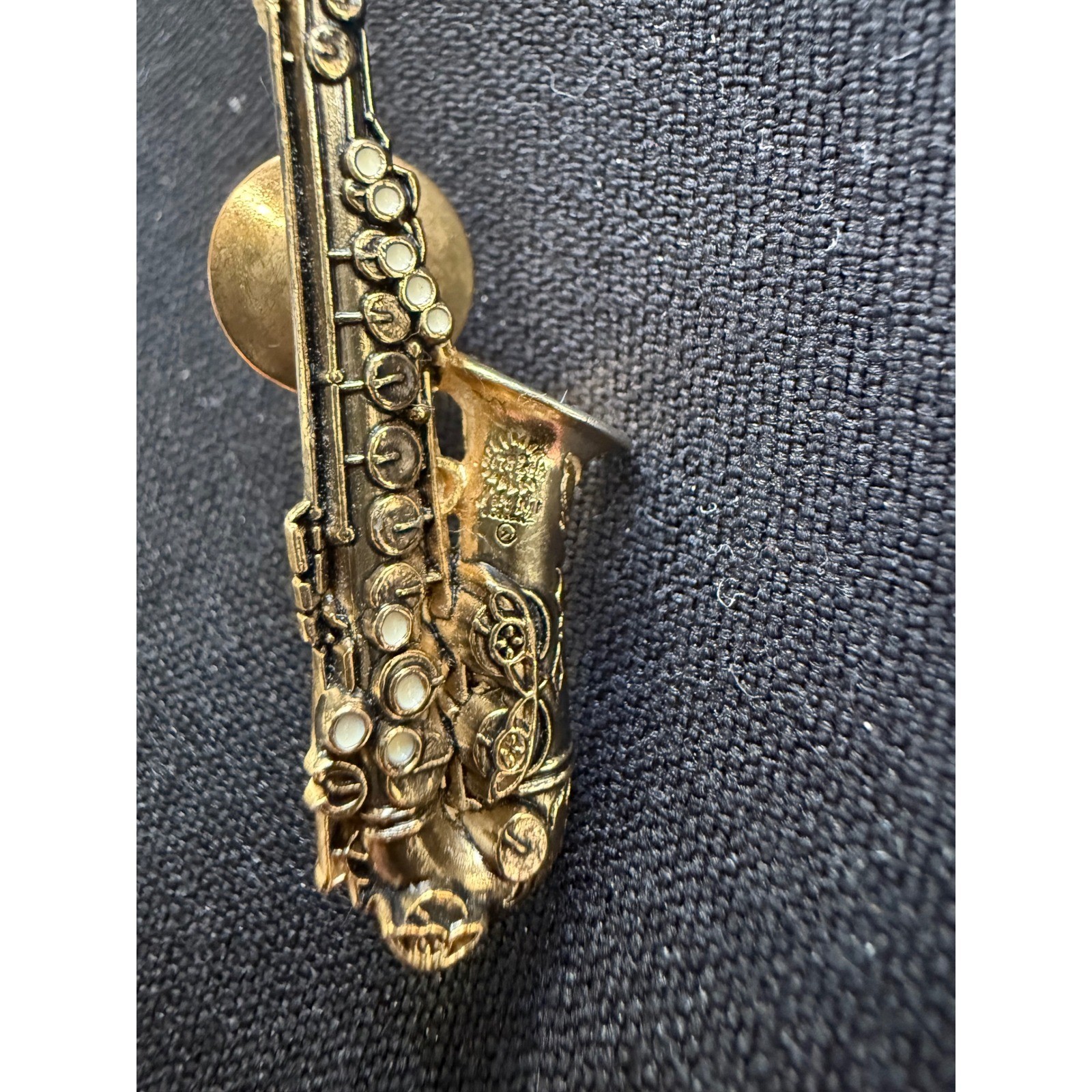 Vintage Future Primitive USA Saxophone Bar Pin Gold Tone Music Jazz