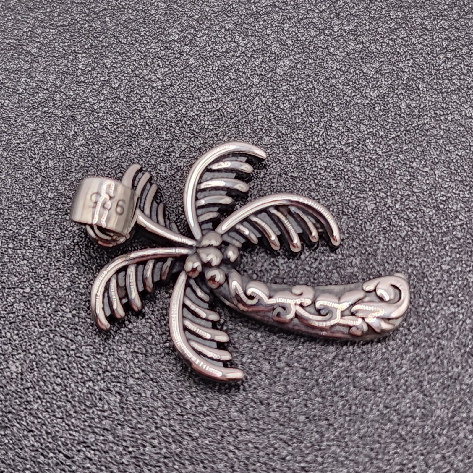 925 NEW Sterling Silver Pendant- Palm Tree 22mm Length 17mm Width Free Shipping