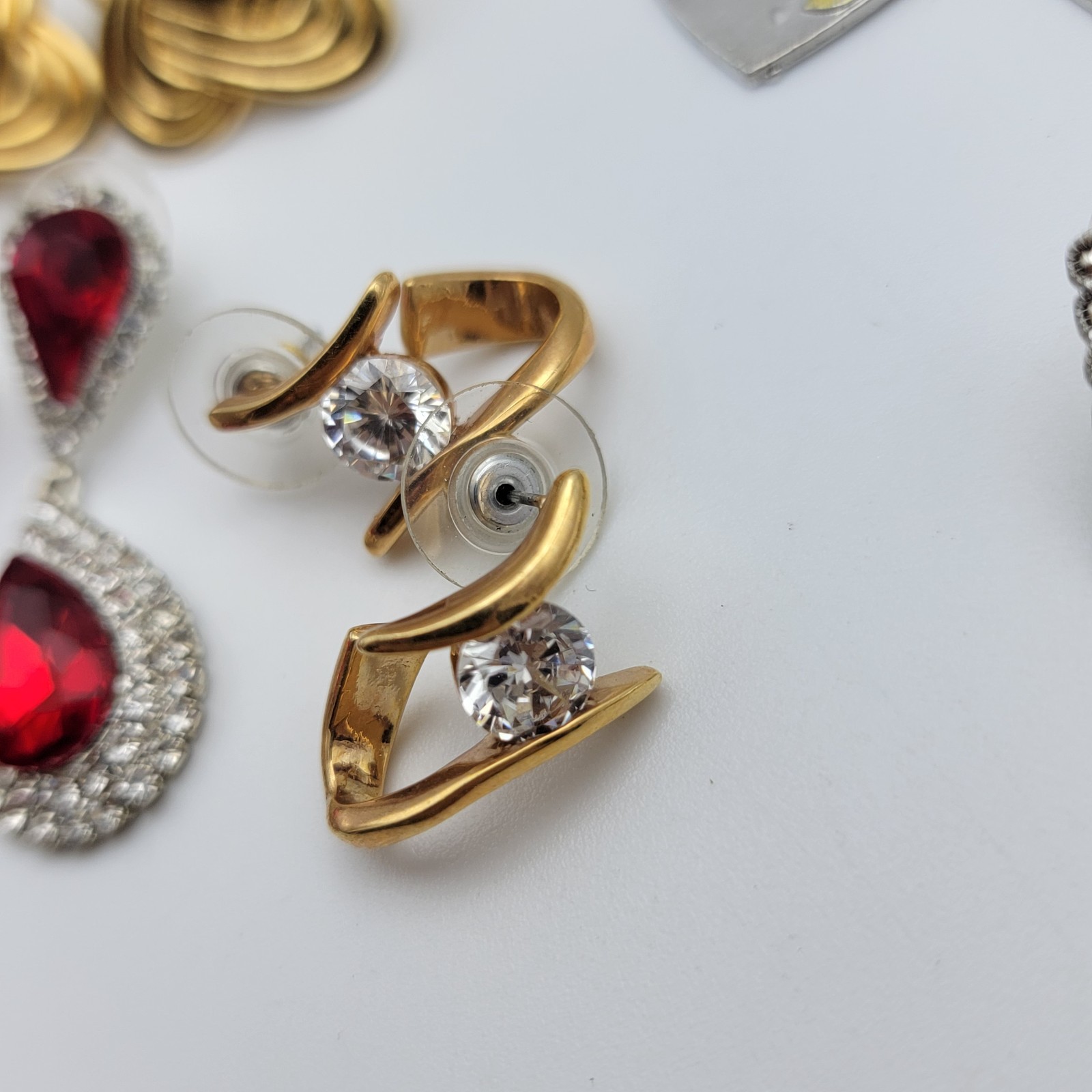 Fashion Earrings LOT 18-Pairs Style For Every Occasion Mixed Materials Mix Metal