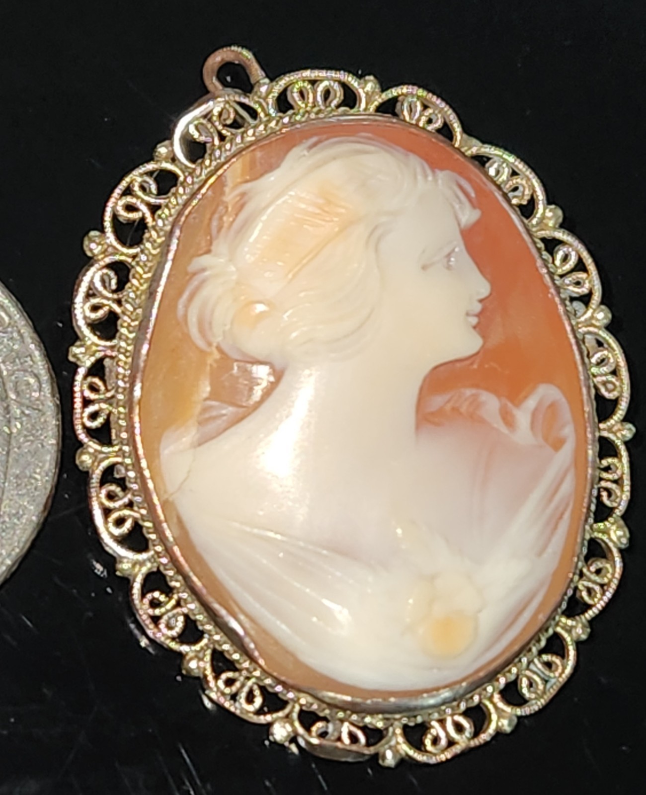 VTG SHELL CAMEO PROFILE HIGH RELIEF CARVING FILLIGREE TRIMED PENDANT 1.5″