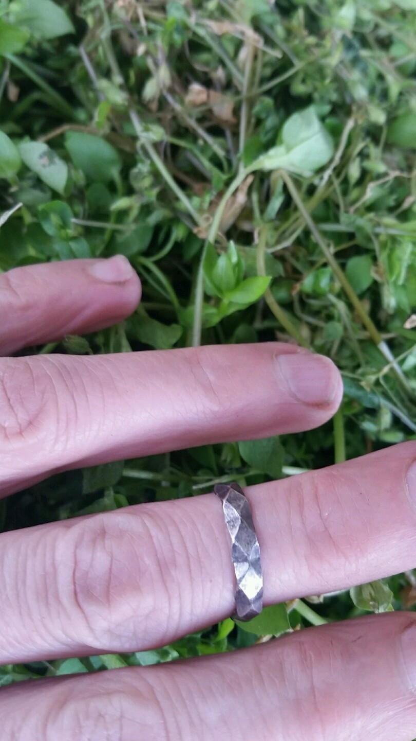 vintage sterling silver band ring hammered diamond shape pattern.size 5.15