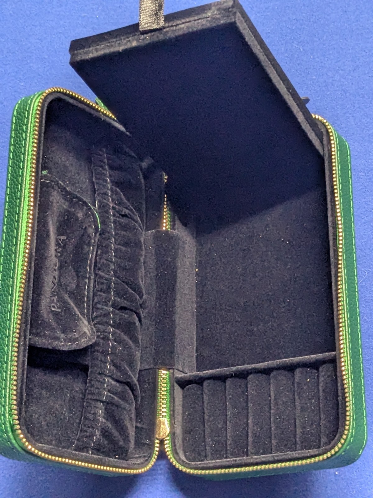 PANDORA Limited Edition Green Leather Travel Jewelry Case Wristlet Pouch Leaf.