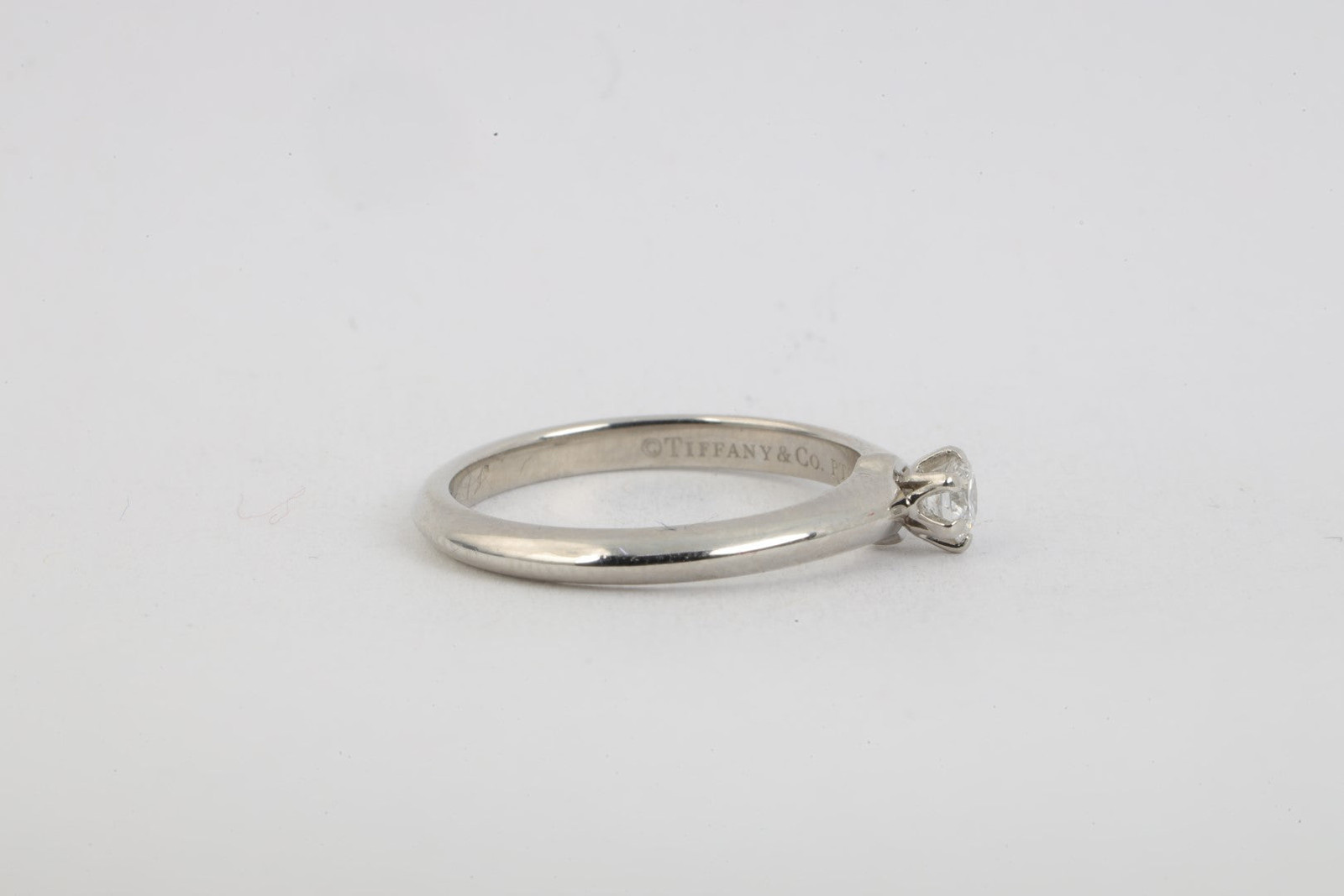 Tiffany & Co. 950 Platinum Engagement Ring with 0.27tcw Diamond Size 6 (4.16g.)