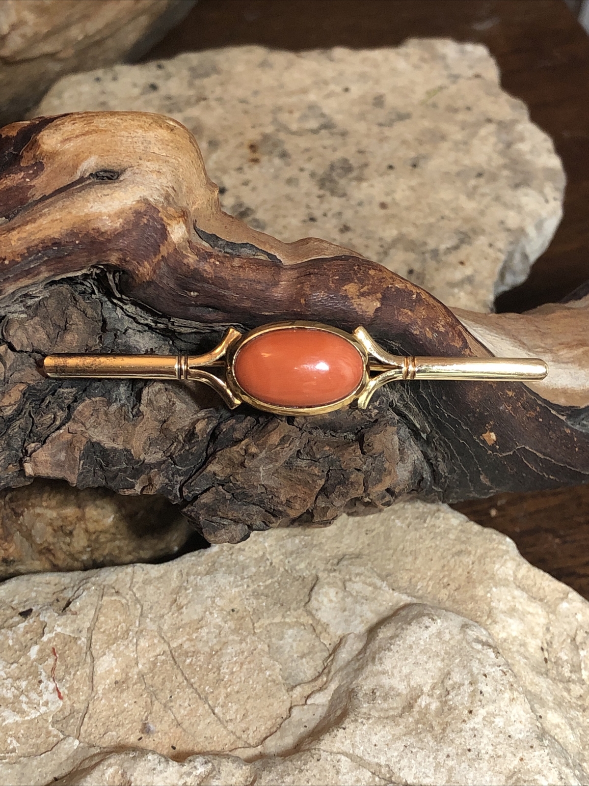 Vintage 750 18K Yellow Gold Salmon Coral Bar Pin Brooch 6g, 2 7/16″