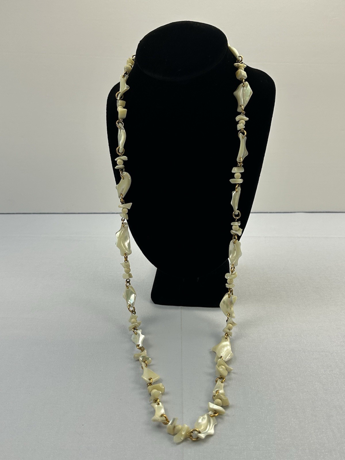 Vintage Mother of Pearl Shell Gold Tone Link Necklace 17” Coastal Boho Chic