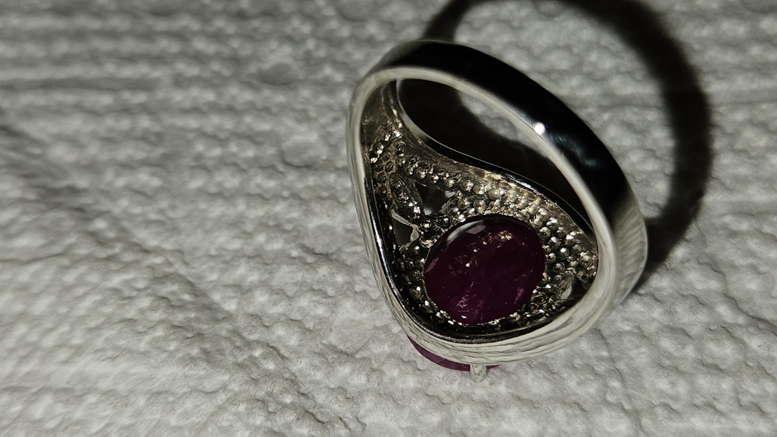 BEAUTIFUL COCKTAIL RING IN WHITE GOLD & DIAMONDS W/LAB CREATED RUBY