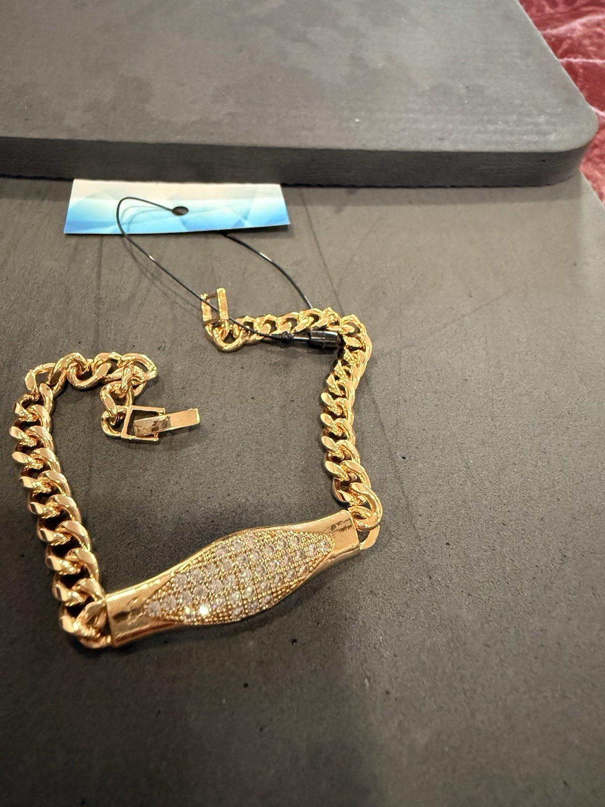 Gold Cuban Link Chain Bracelet with Clasp Closure