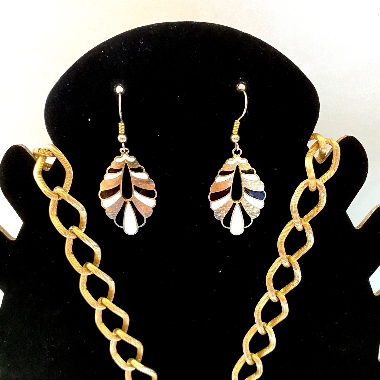 Lot of 8 Vintage to Now Costume Jewelry All Wearable – Gold Black White Mix