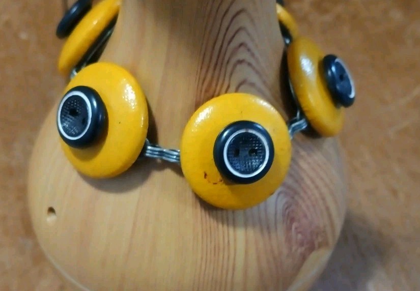 Vintage Mustard Yellow Mixed Material/Metal bottom Button Bracelet 6.5″