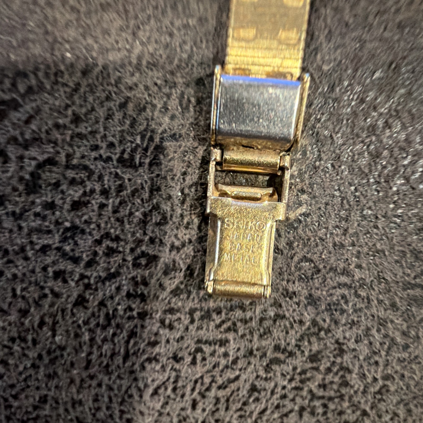 Seiko Quartz Women’s Vintage 1970s Gold Tone Cushion Watch Textured Dial
