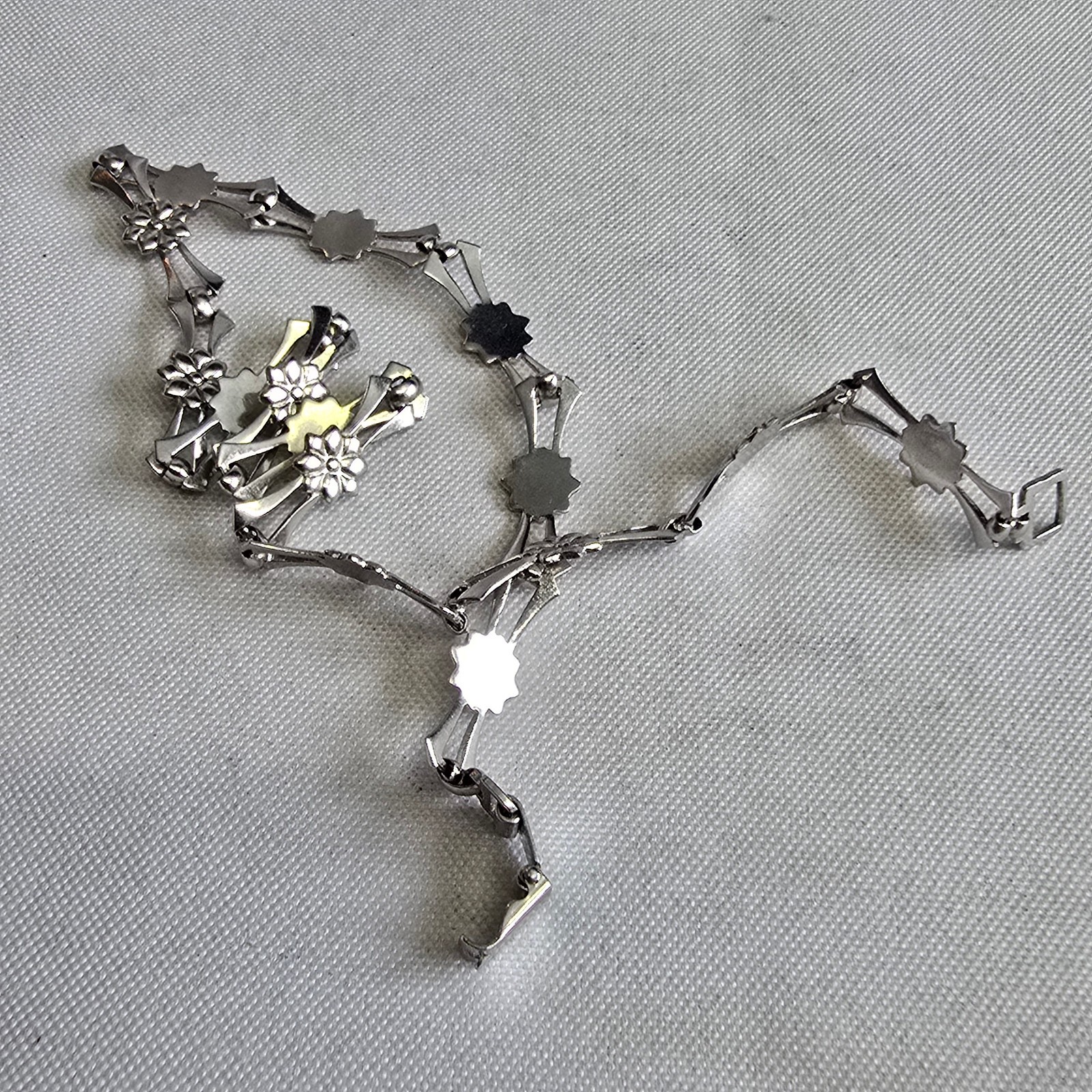 Sterling Silver Floral Necklace 14.53g Fine Jewelry 15″ Chain Flower Choker
