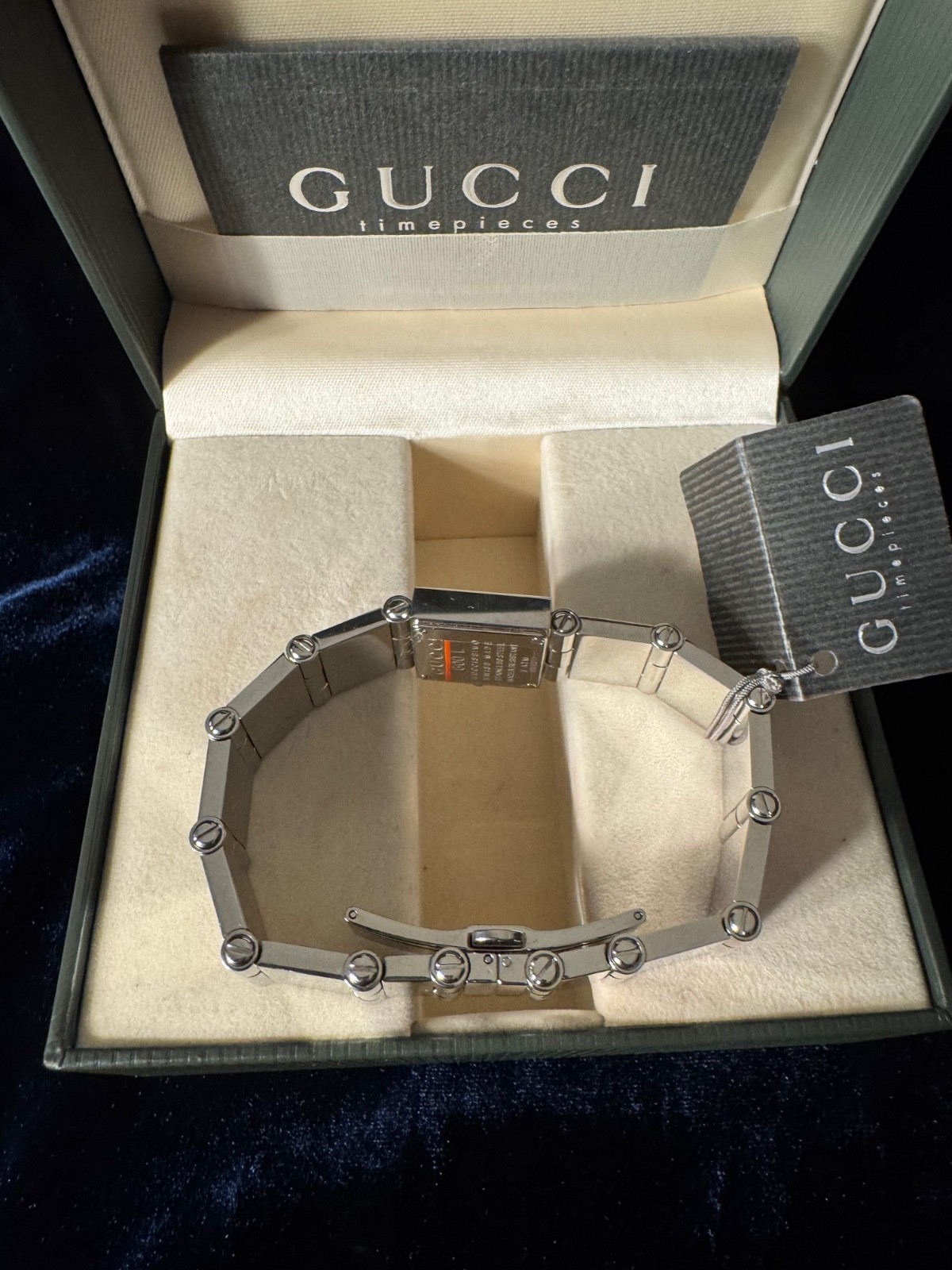 Gucci Watch Women 600L