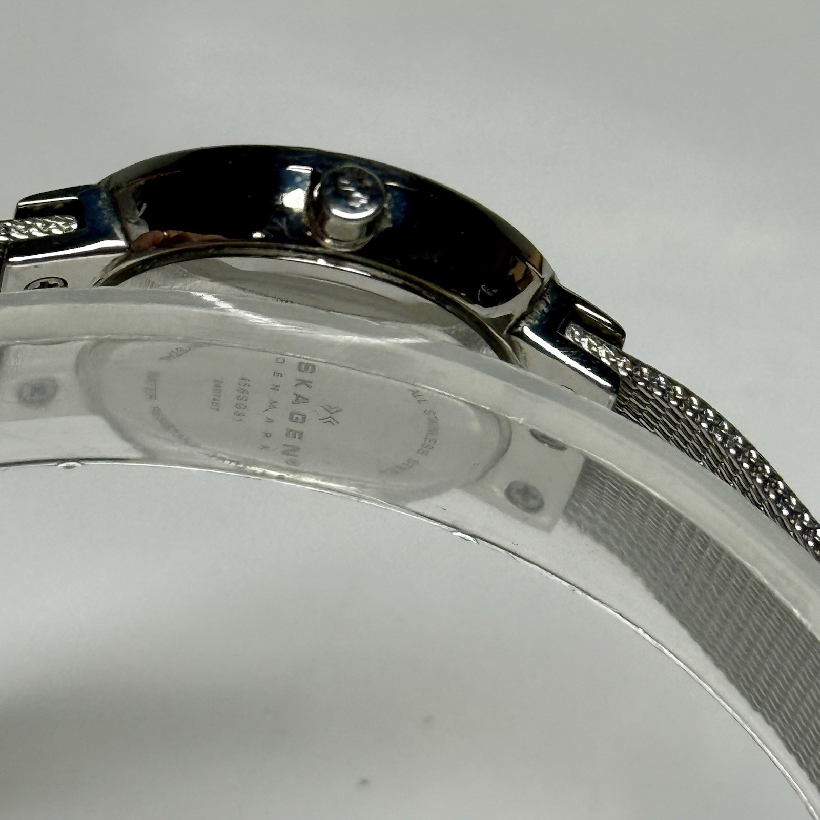 Skagen Womens Watch Two Tone Bracelet Faceted Mineral Crystal Excellent Conditio