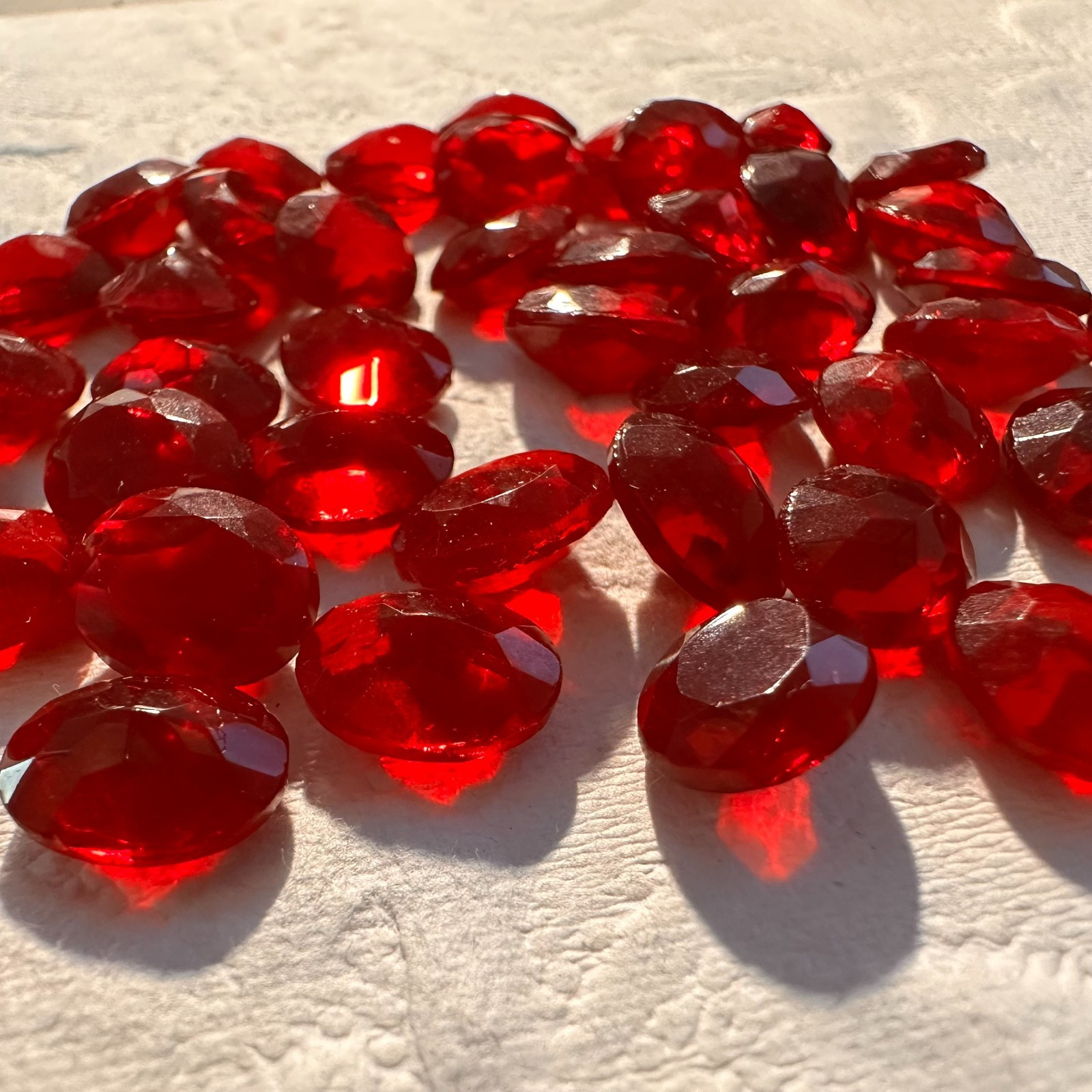 SL361 Vintage glass stones 10x8mm oval faceted siam unfoiled (40)