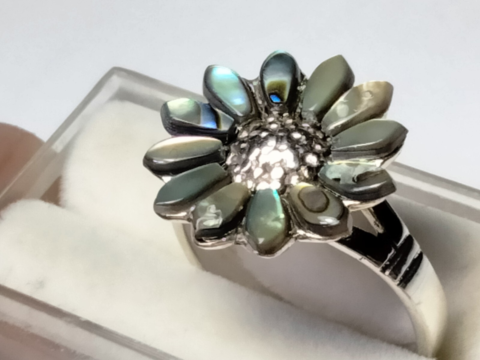 ABALONE SHELL INLAYS IN FLOWER SHAPE STERLING SILVER.925 RING SIZE 9.0-9.25!