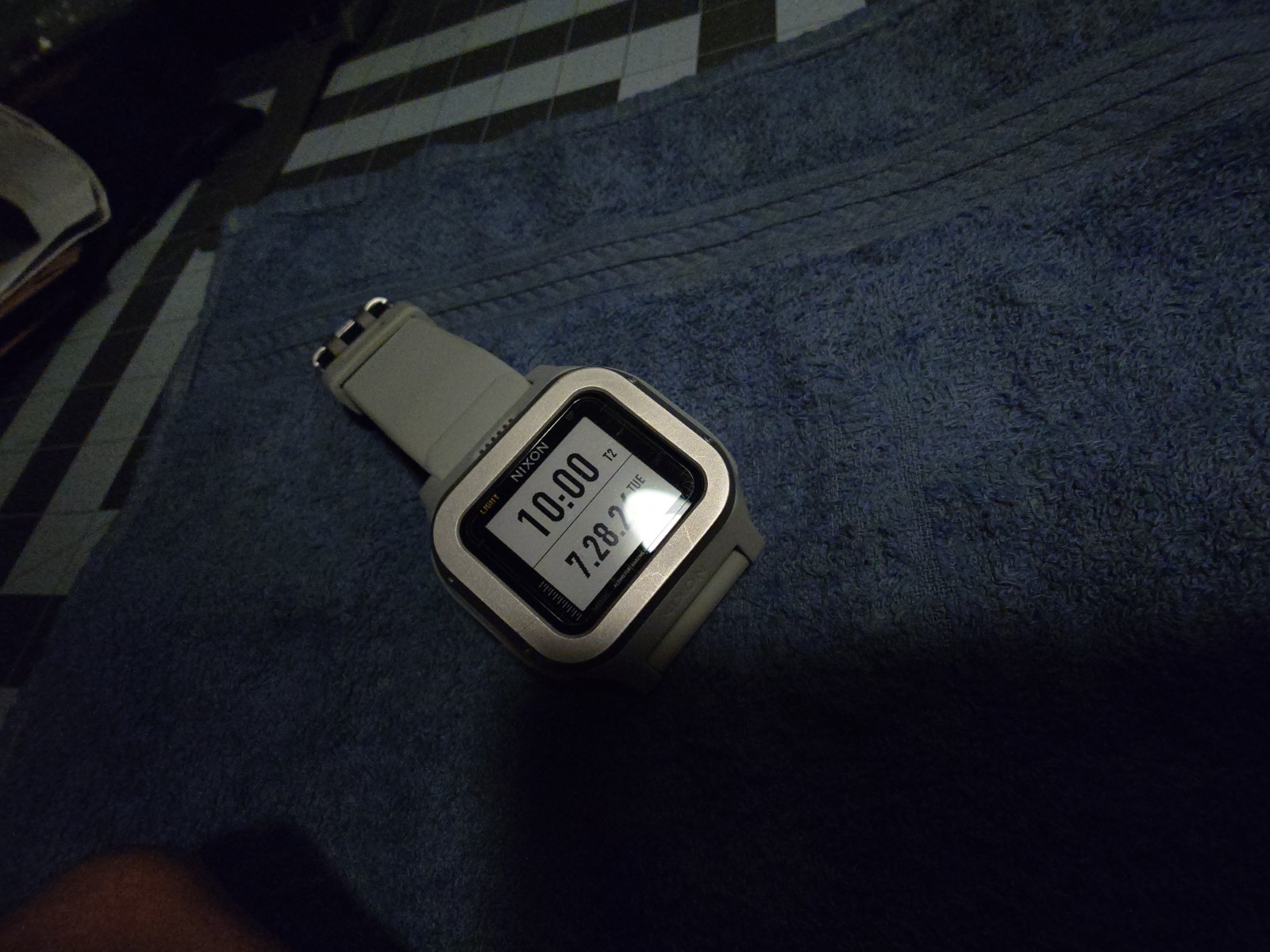 Nixon Regulus Expedition off white with Altimeter, Barometer, Compass and Temp