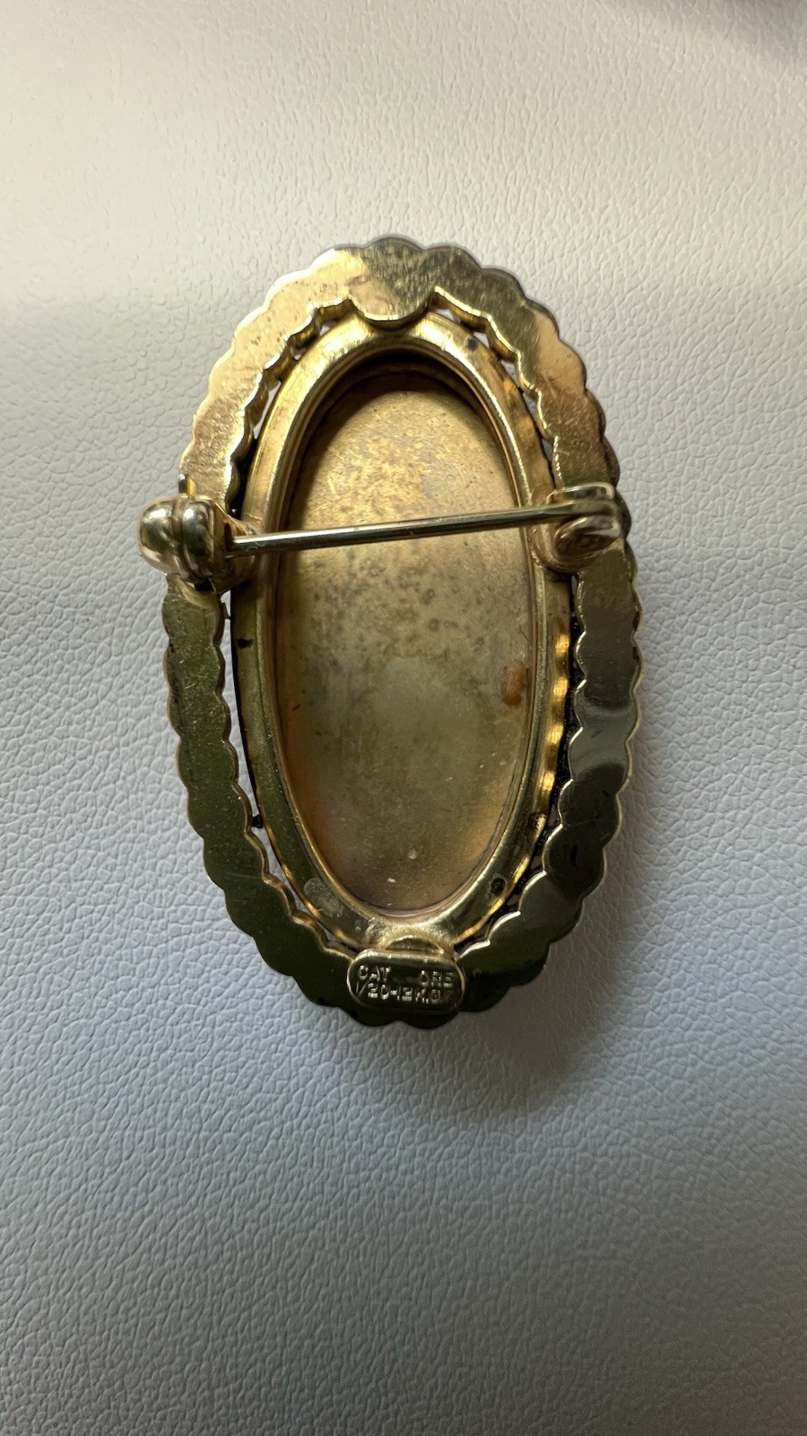 Vintage Oval Floral 12K Gold Filled Brooch Pin Signed Catamore. 1 3/4 in