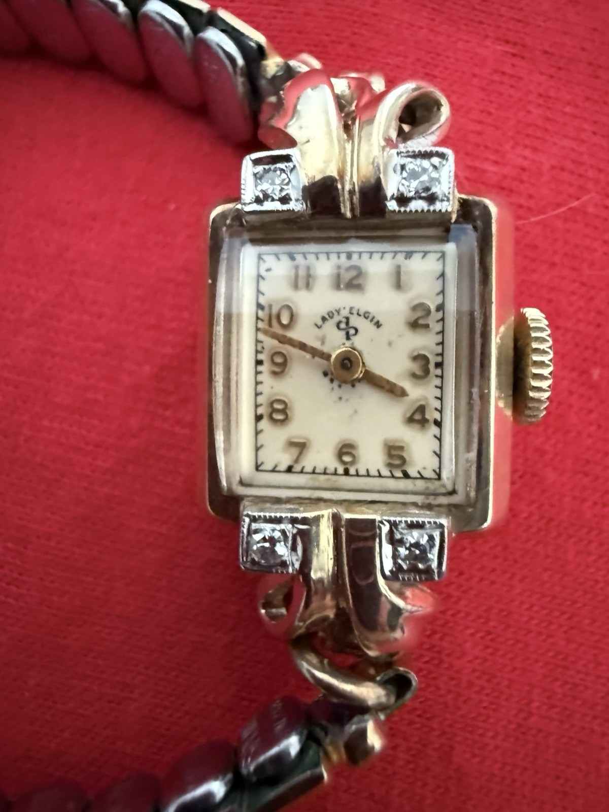 Rare Vintage Lady’s Elgin Watch. 14k Gold Case W/4 Diamonds. Runs Great!
