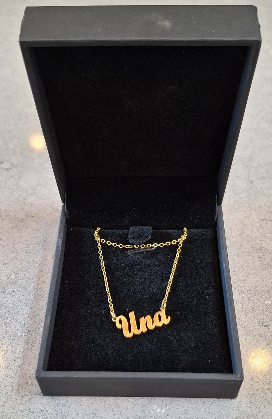 UNA Pendant Necklace