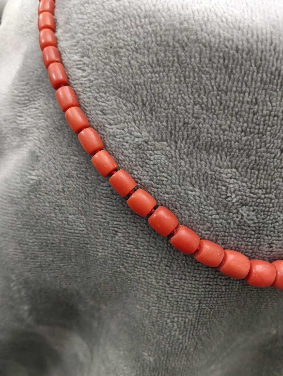 Antique Sciacca Coral Barrel Necklace with Susta in 12kt Gold Enamel