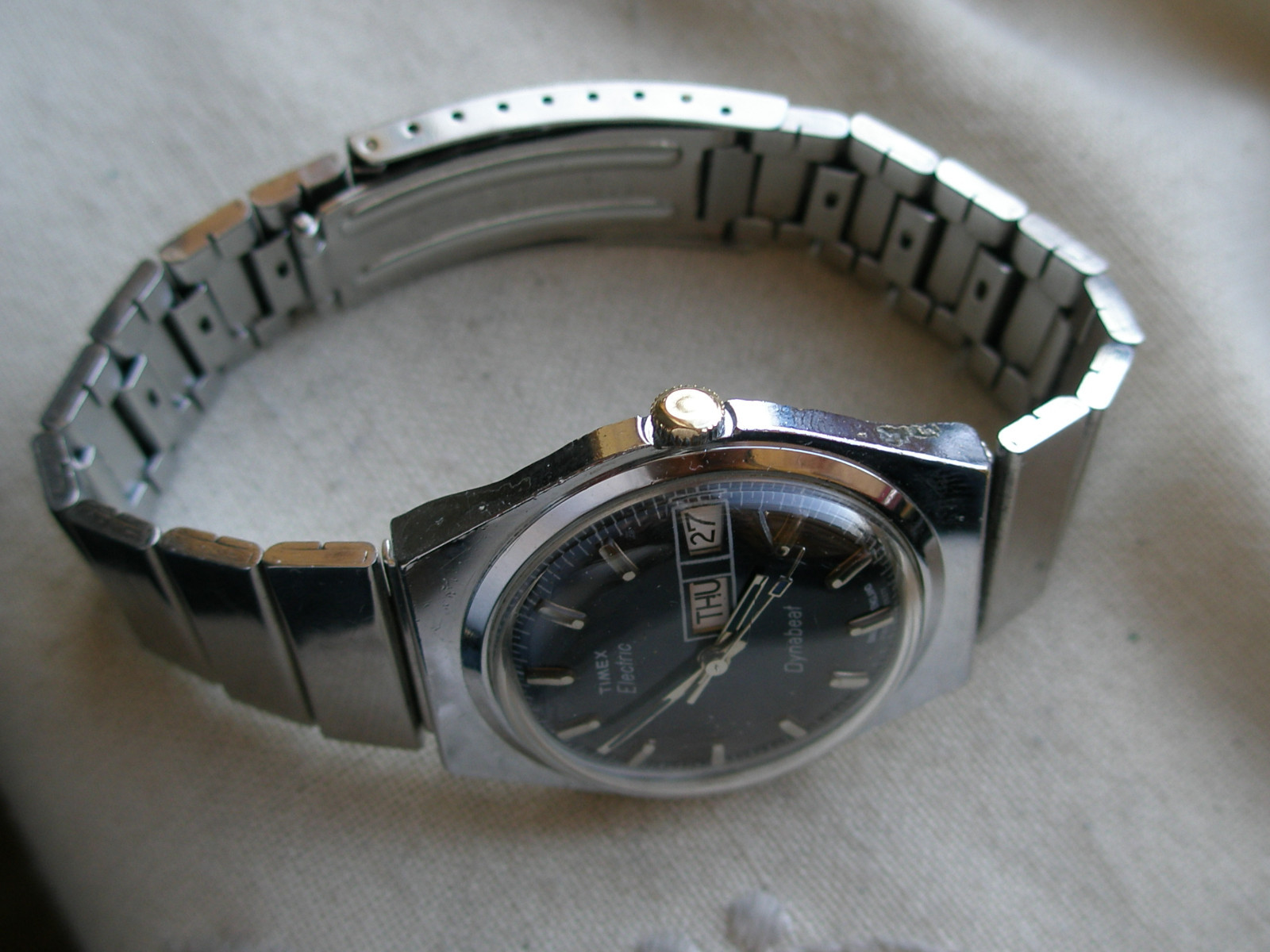 LARGE VINTAGE 1968 TIMEX ELECTRIC DYNABEAT, CHROME/SS, NEEDS HELP.