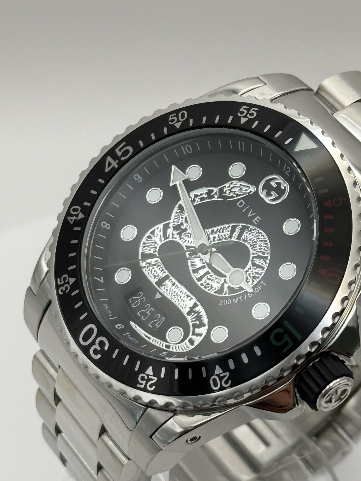 Gucci Dive 45MM Men’s Swiss Quartz Watch Black Dial Stainless Steel YA136218