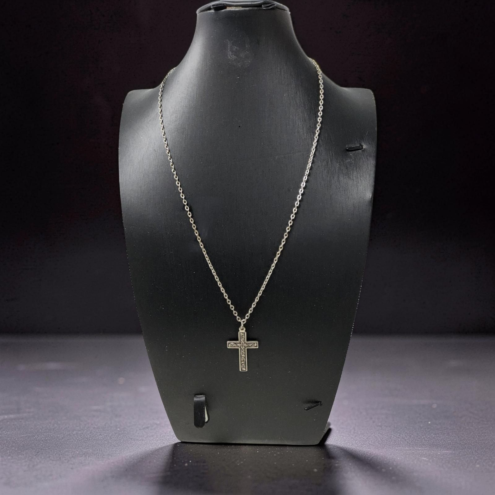 Vintage 10″L Chain Link Necklace W/Swirl Design Cross