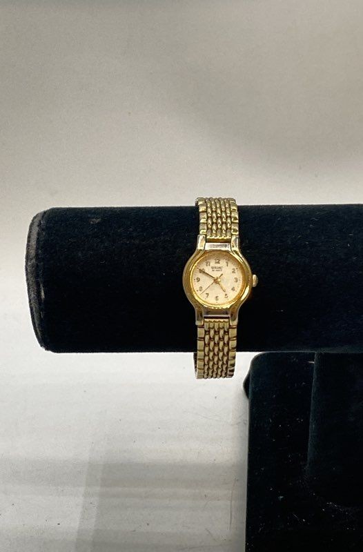 Seiko V401-0289 Vintage Women’s Quartz Watch Gold Tone Link Bracelet 19.2mm