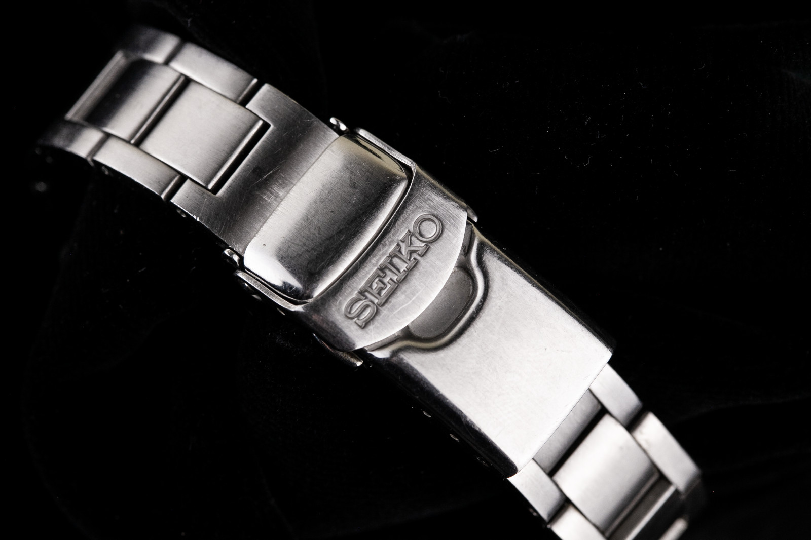 SEIKO SUS 7T32-9000 Chronograph – Desirable Red Dial