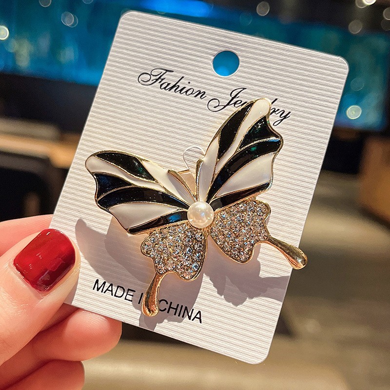 Wholesale 12PCS Mixed Lots Rhinestone Enamel Butterfly Flower Swan Brooch Pins