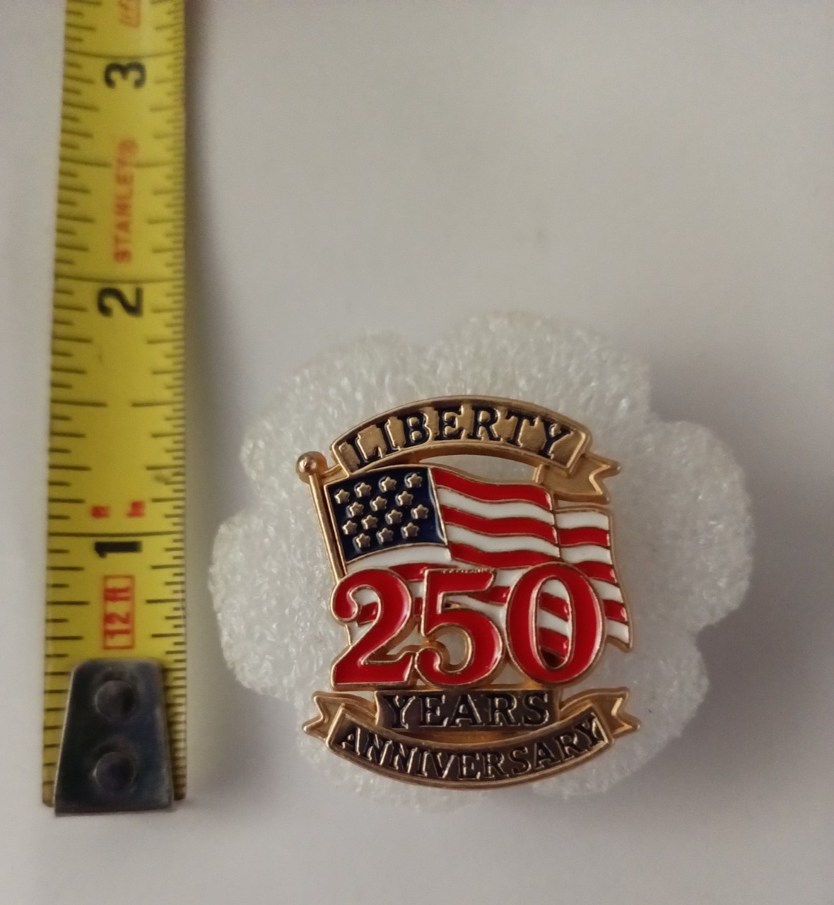 250 YEARS OF FREEDOM-PIN-2 OR MORE PINS SHIPPING $5.49-SPEND $20 SHIPPIN IS FREE