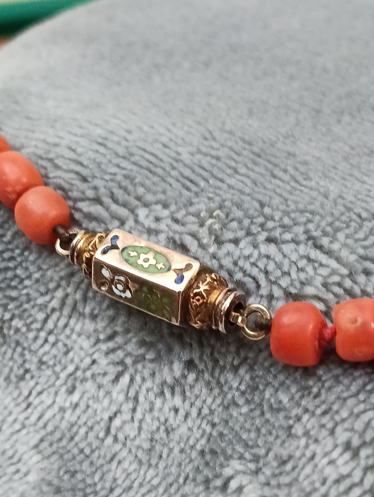 Antique Sciacca Coral Barrel Necklace with Susta in 12kt Gold Enamel
