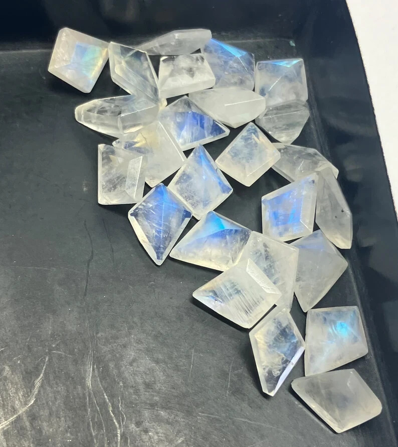 [WHOLESALE] NATURAL RAINBOW MOONSTONE FACETED KITE SHAPE LOOSE GEMSTONE