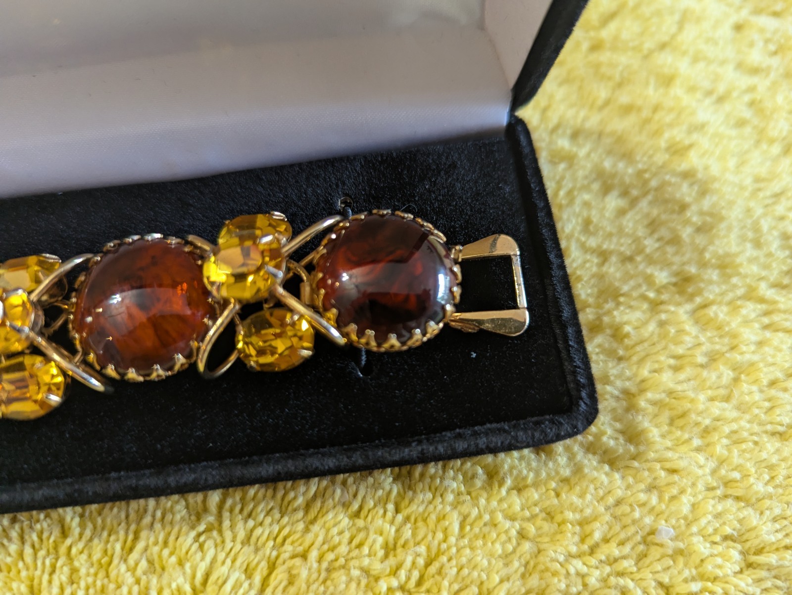Vintage Intricate Juliana Costume Bracelet w/ two colored stones
