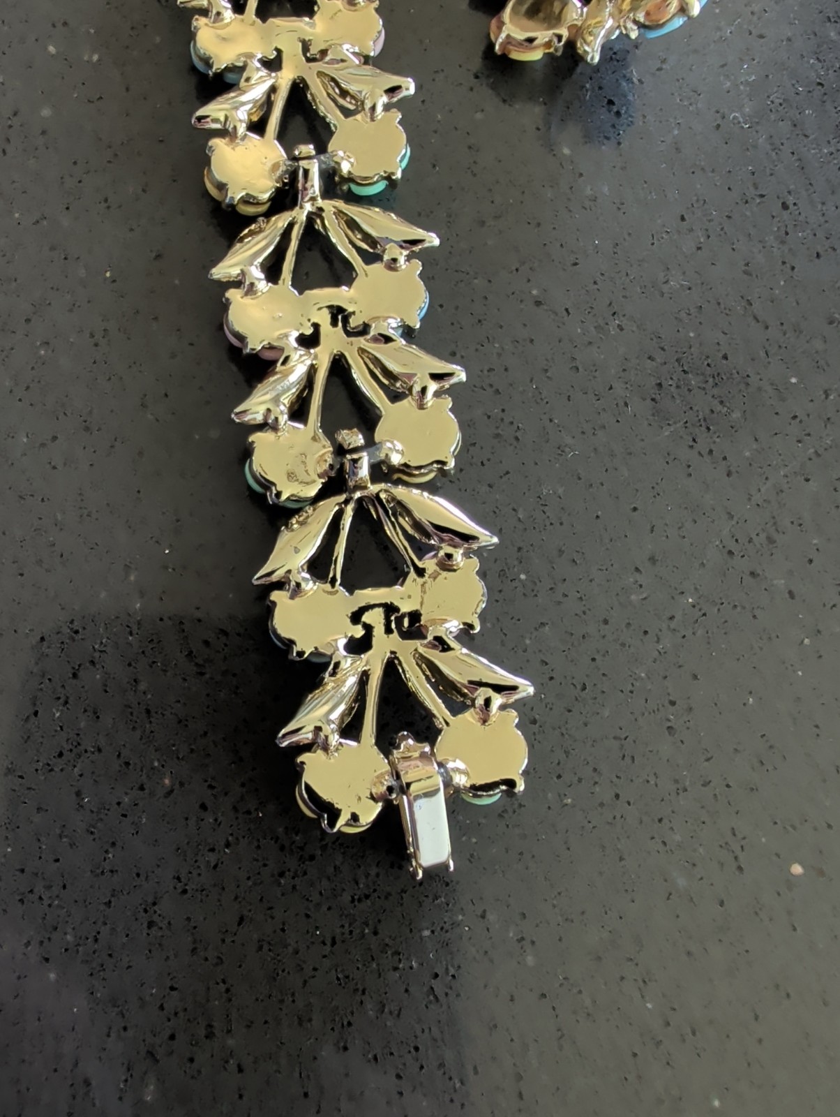 Vintage TRIFARI STYLE ? PASTEL ENAMEL BRACELET EARRINGS SET Unsigned Q129