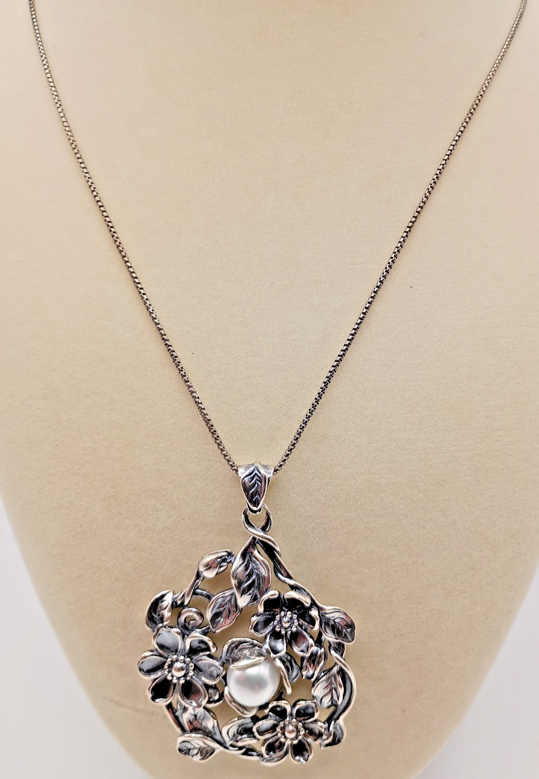 “NEW” PZ Israel Beautiful Sterling Silver Floral /Pearl Italy Necklace # 168