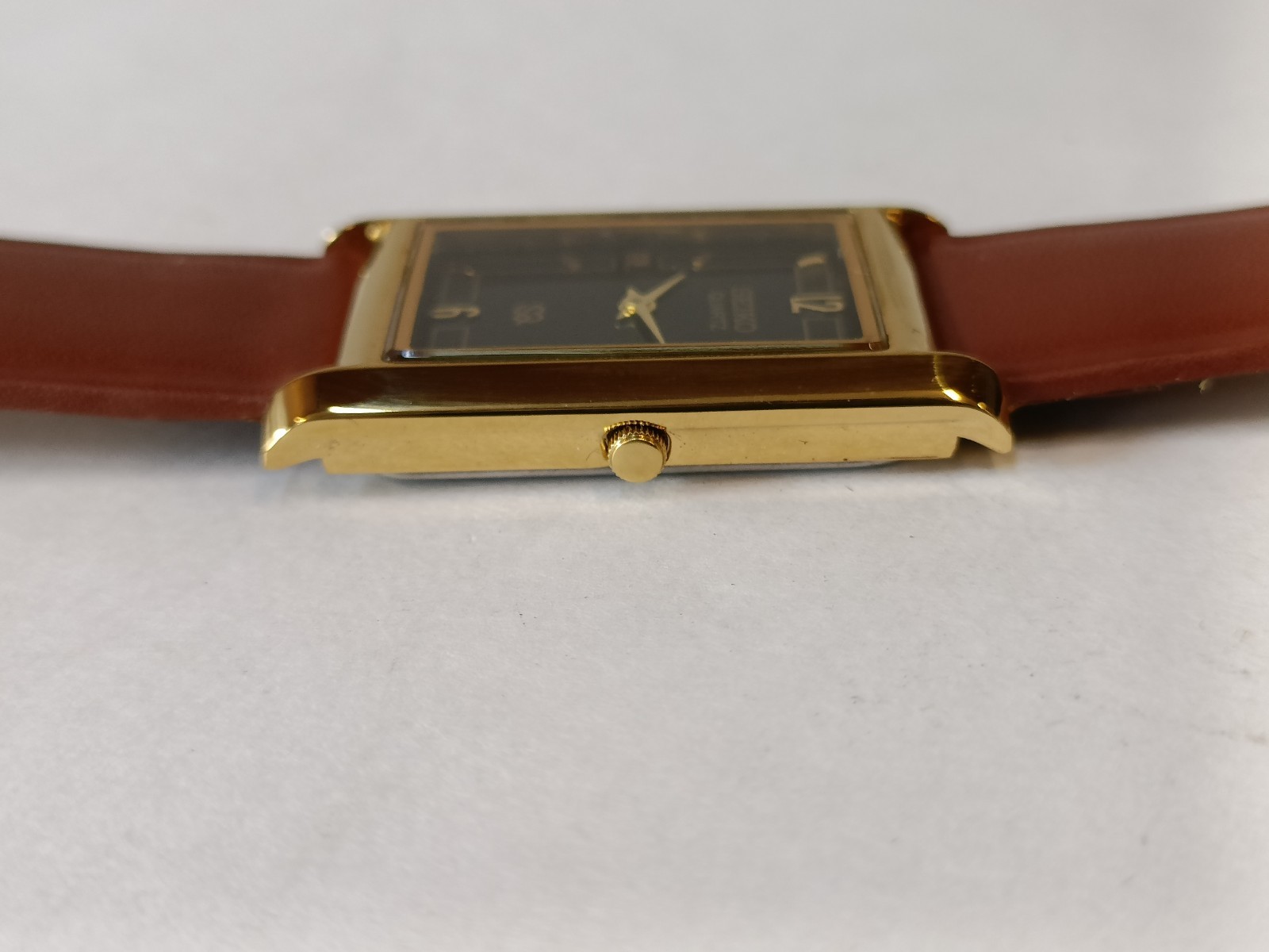 VINTAGE SEIKO SLIM QUARTZ BLACK DIAL JAPAN MEN’S WORKING DRESS WATCH