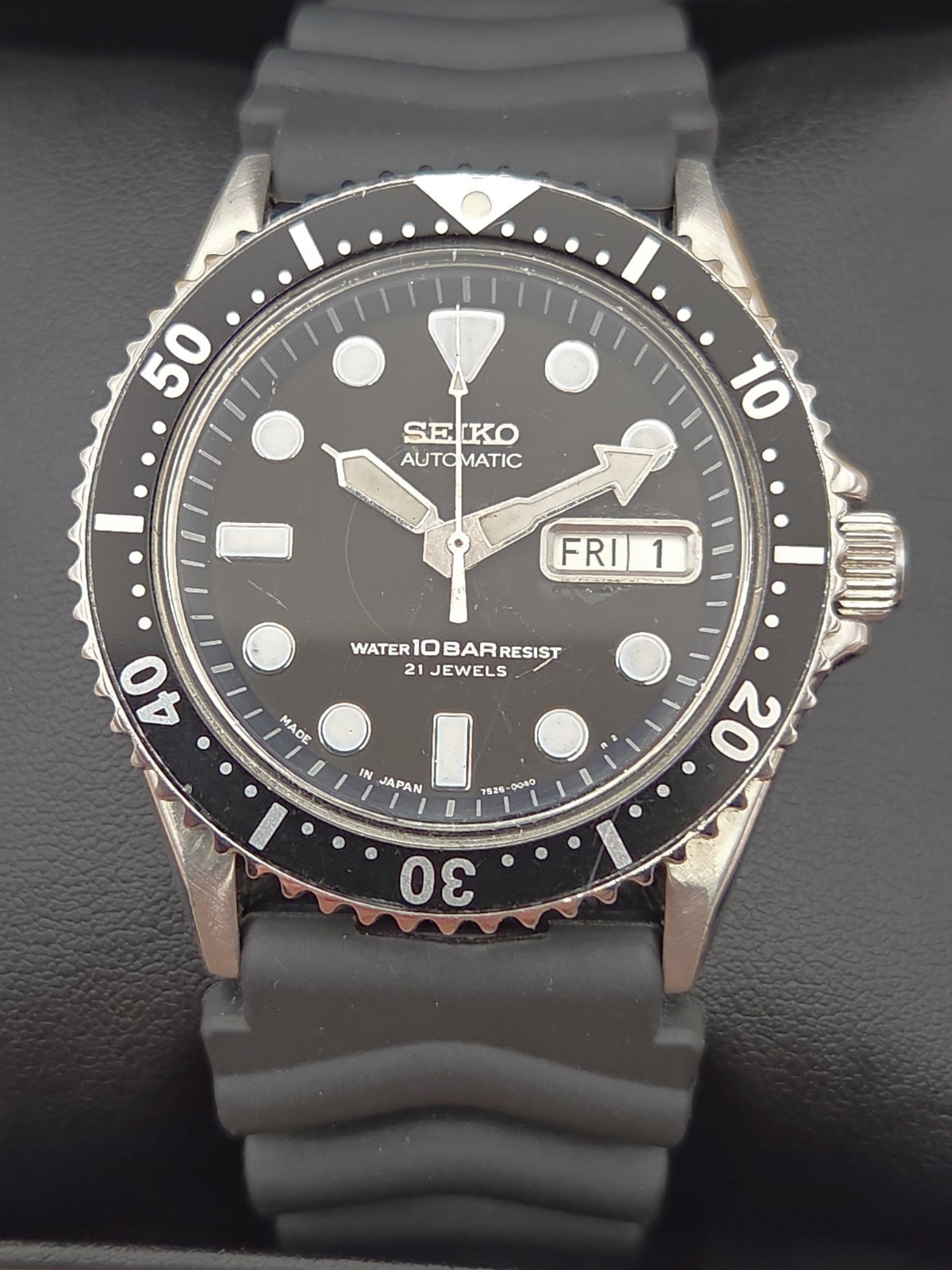 Seiko Mens Automatic Watch SKX031 Scuba Divers 100M 7S26-0040 May 1999 SEIKO BOX