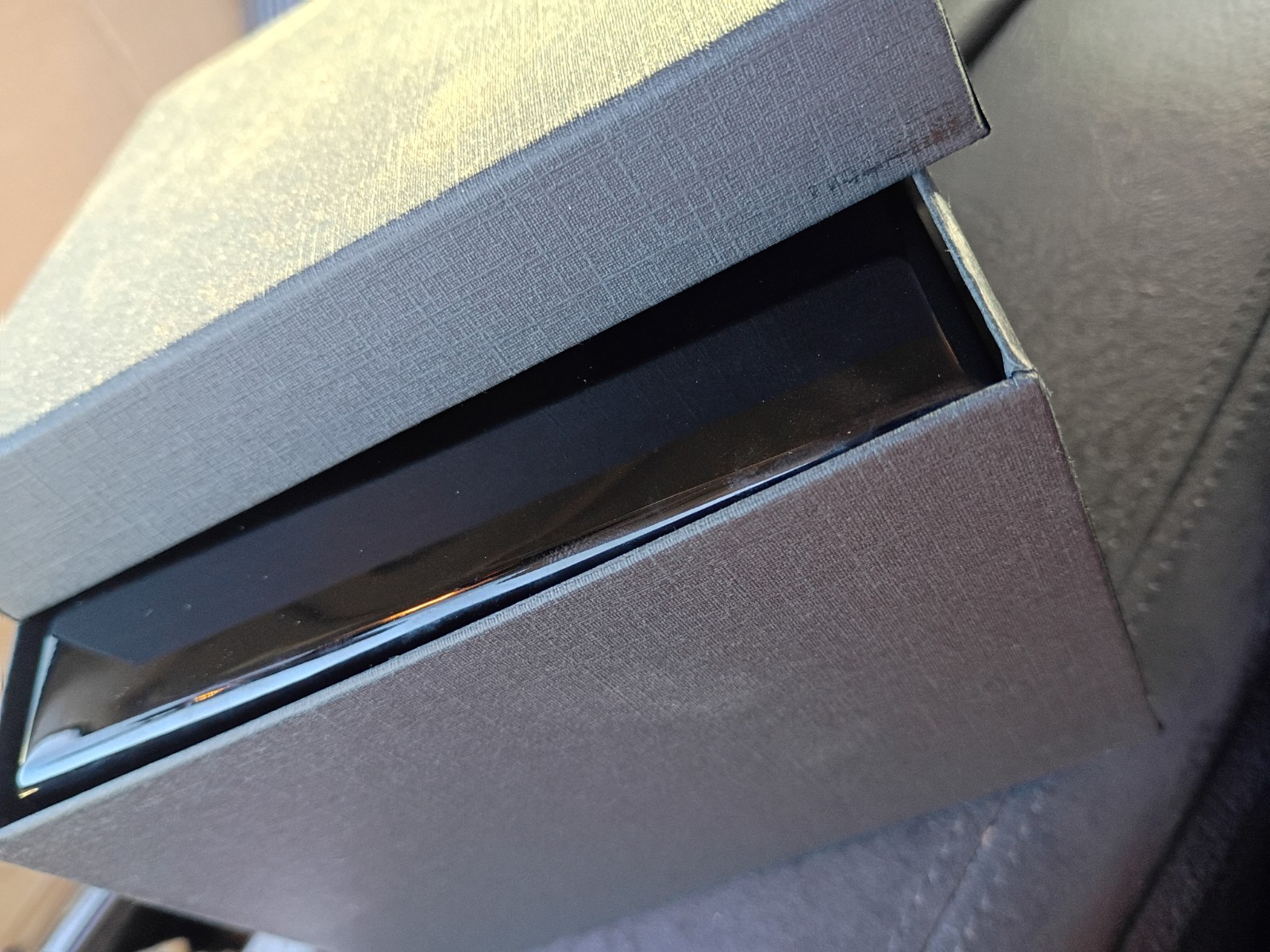 Premium Warner High-Gloss Black Watch Box – Luxury Gift & Display Cases
