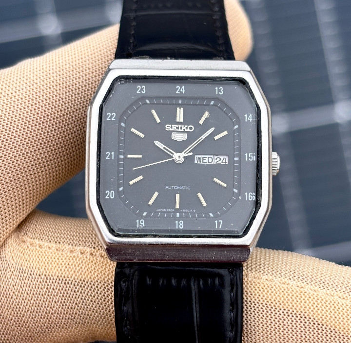 Vintage Seiko 5 Automatic Black Railway Dial Japan Made Unisex Watch 2906-5450.